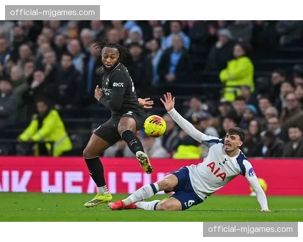 英超联盟启动“草根足球月”活动，各俱乐部球星将深入社区指导小球员。