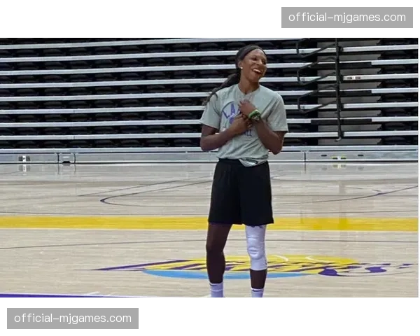 两届MVP布里安娜-斯图尔特恢复个人训练，目标健康开启新赛季