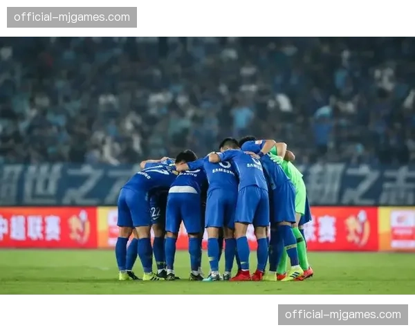 现场直击：维罗纳胜利大逃亡，最后时刻保级成功更衣室狂欢